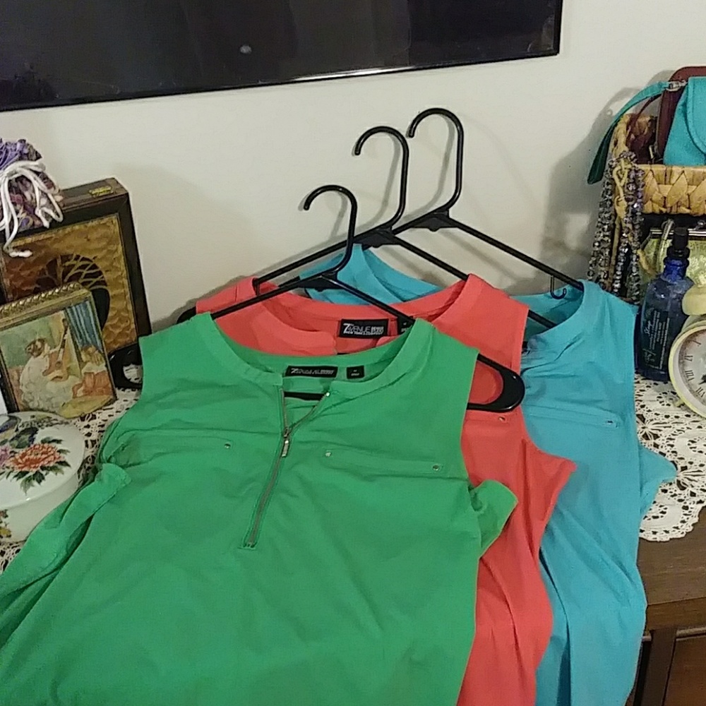 NY&Co sleeveless shirts